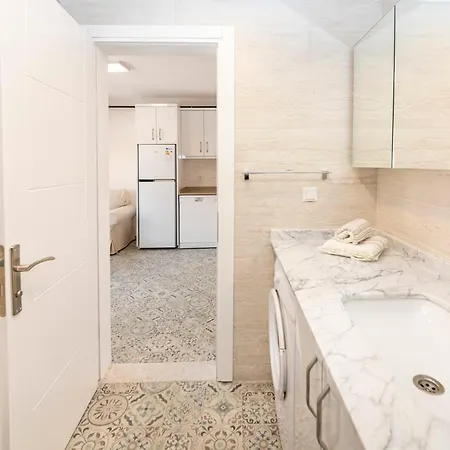아파트 Comfortable With Central Location In 무글라