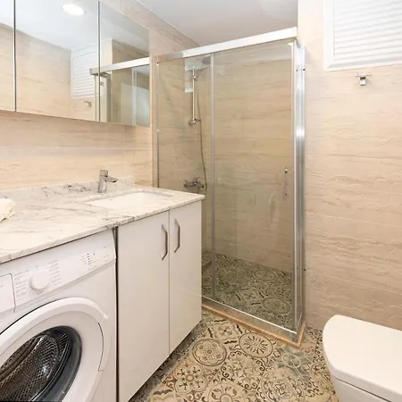 Comfortable With Central Location In 아파트 무글라