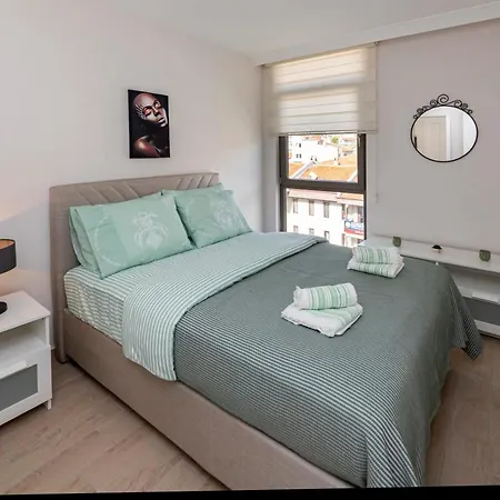 아파트 Comfortable With Central Location In 무글라
