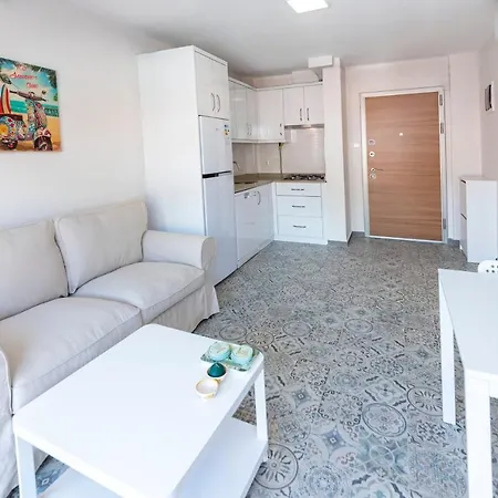 아파트 Comfortable With Central Location In